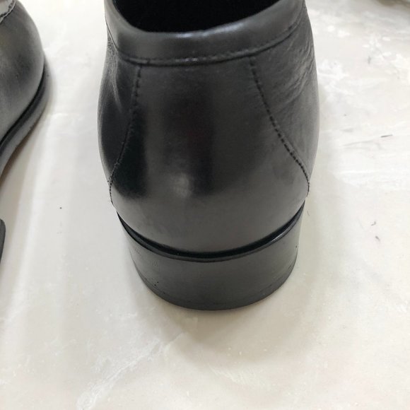 NOT FOR SALE Gucci 10D Black loafers w/silver horse bite 10D like New
